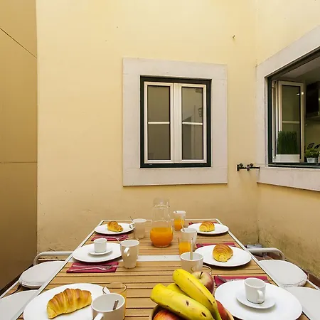 Chiado Patio Apartment Lisbona Esterno foto